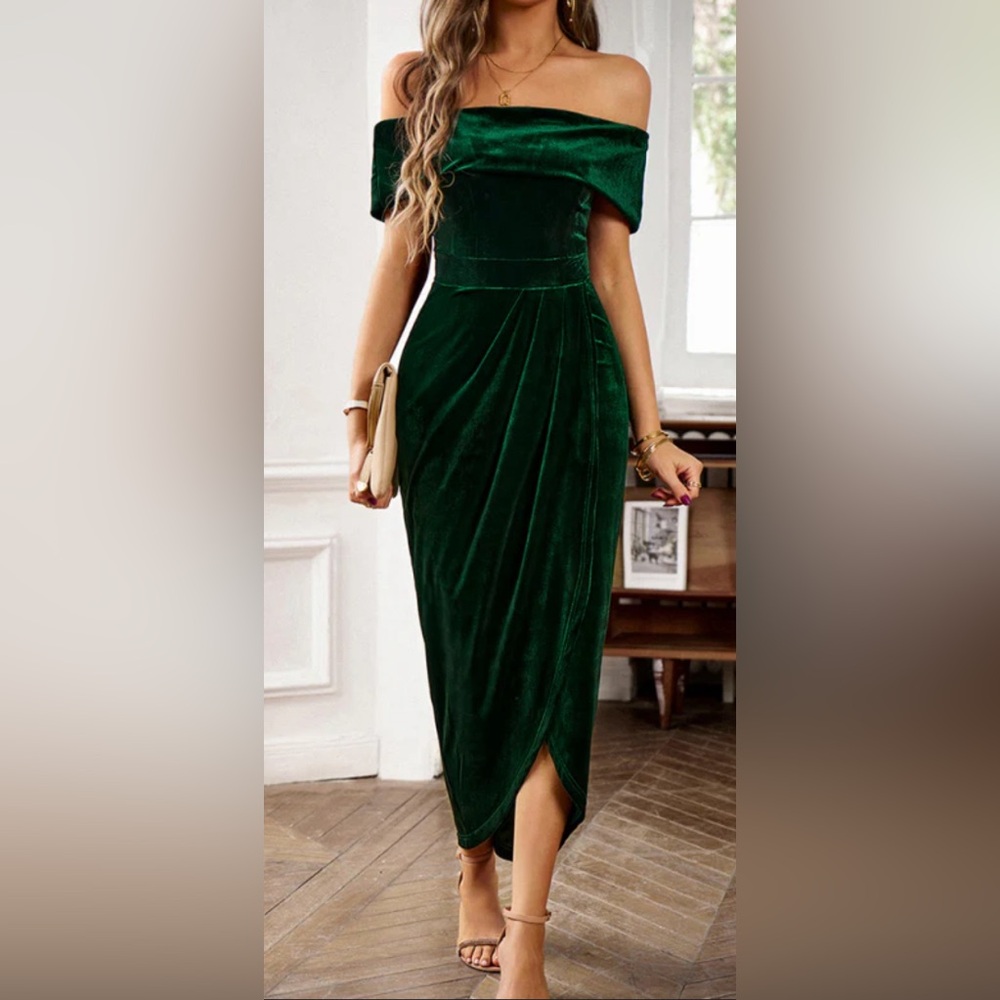 Lulus Emerald green velvet off-the-shoulder dress